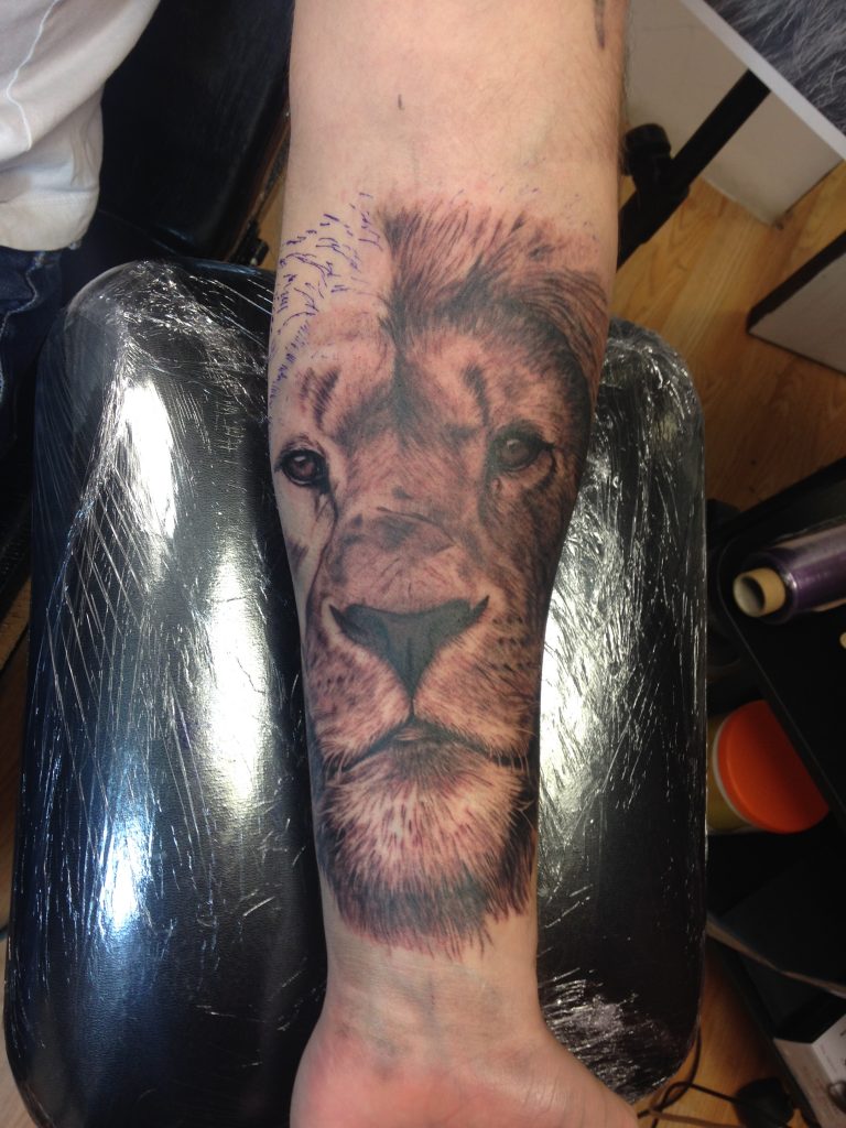 during lion tatto part 2